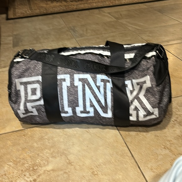 Pink travel / bag Logo in front size 20x10x12 - Picture 5 of 10